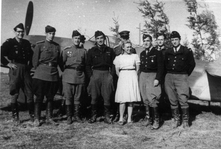 doubrovka-ete44-delfino-nina-pouyade-pistrak-lebiedinsky.jpg